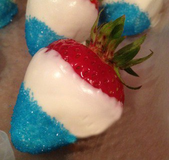 red-white-blue-chocolate-covered-strawberries-3