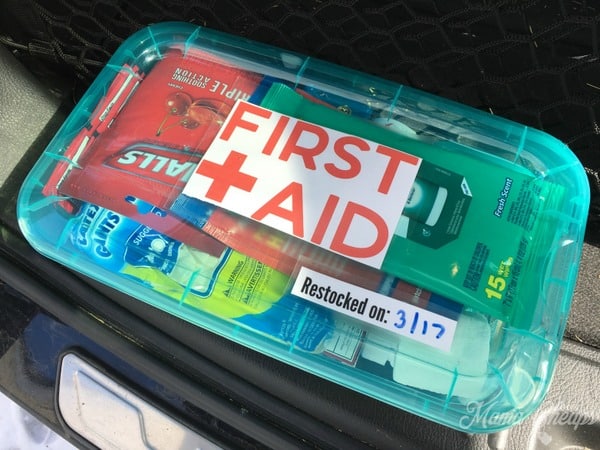 Diy Dollar First Aid Kit For Your Car Free Printable Labels And Ping List Mama S - Diy First Aid Kit For College