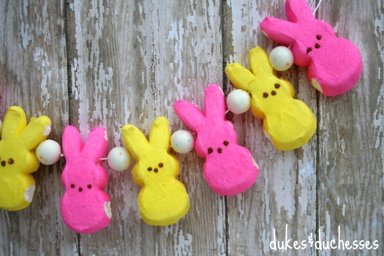 easter-garland-made-with-peeps