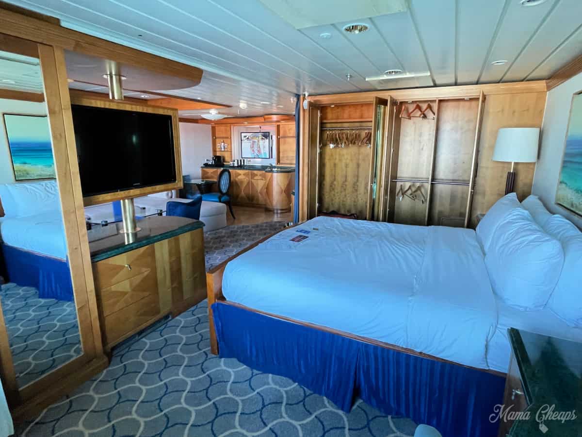 Bedroom Fuji Suite Adventure of the Seas
