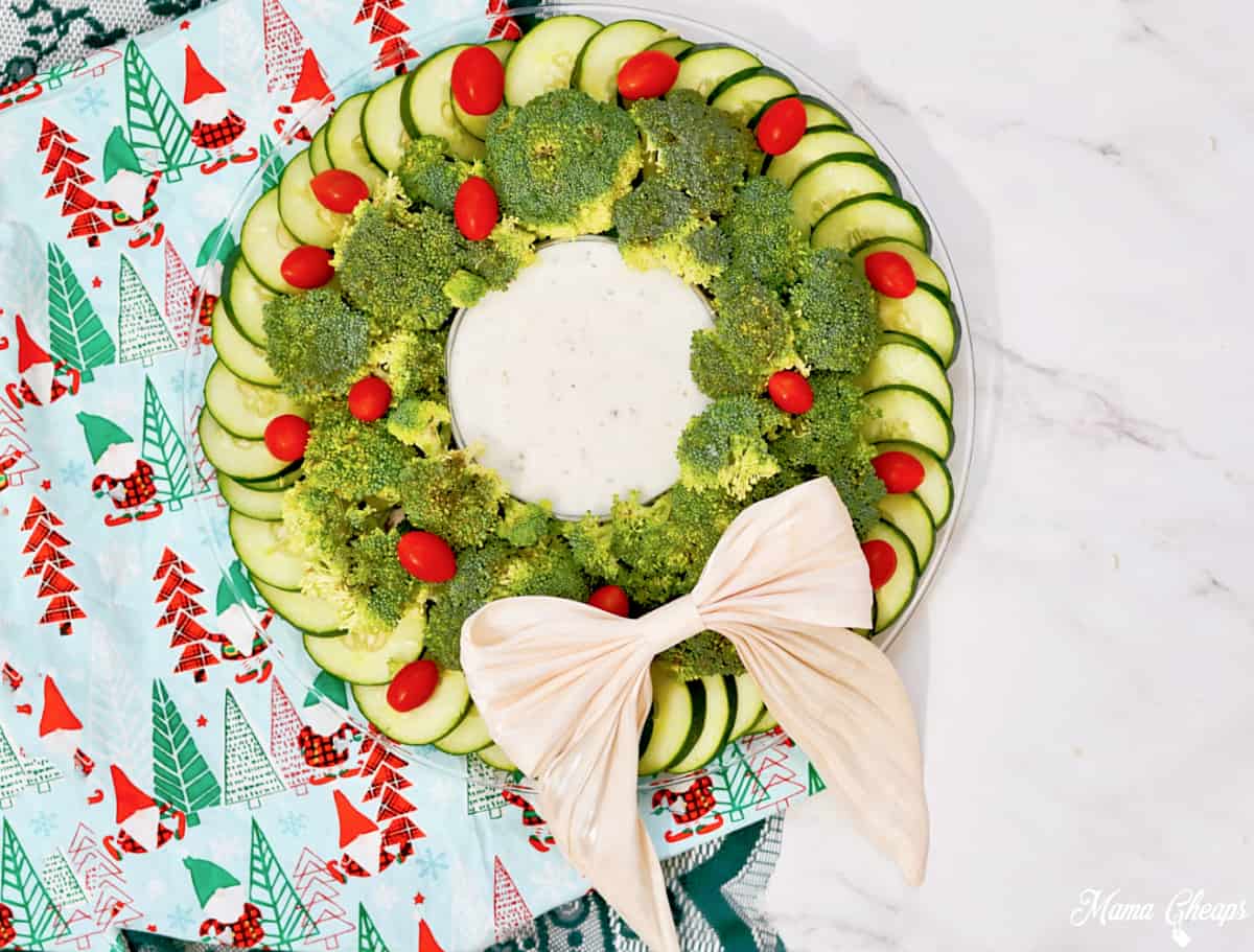 Christmas Veggie Wreath Platter - Mama Cheaps®